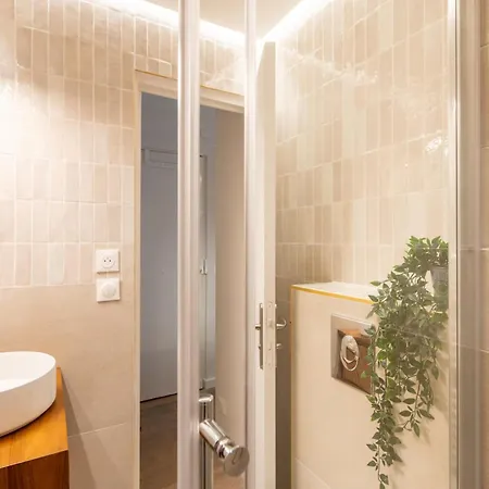 Lejlighed 5 Min Walk To Eiffel Tower - Stunning Studio - Sleeps 2p *
